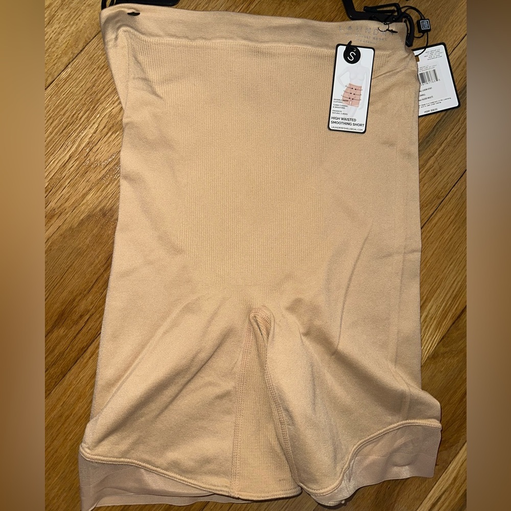 Shelli Segal High Waisted Shorts Shapewear.  Front smoothing panel. Nude/Beige S